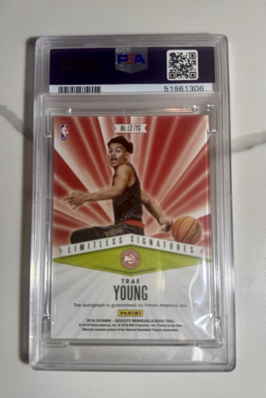 2018-19 Panini Absolute Memorabilia - Limitless Signatures Trae Young #LS-TYG