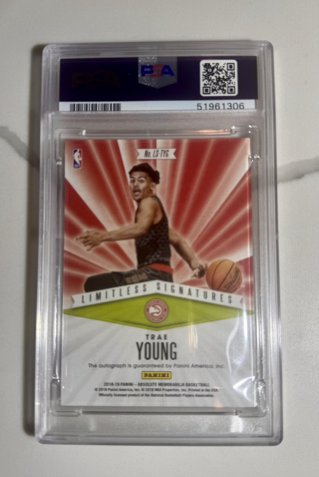 2018-19 Panini Absolute Memorabilia - Limitless Signatures Trae Young #LS-TYG
