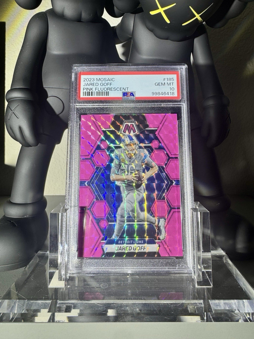 2023,Mosaic Jared Goff Pink Fluorescent /10 PSA 10